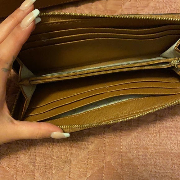 Michael Kors purse and wallet - Picture 2 of 12